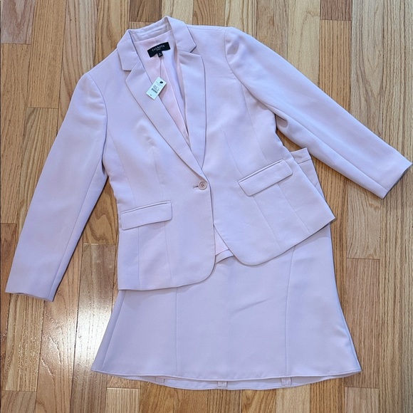 Talbots Blush Pink Women’s Suit Set – Size 8P – New With Tags Elegant Business